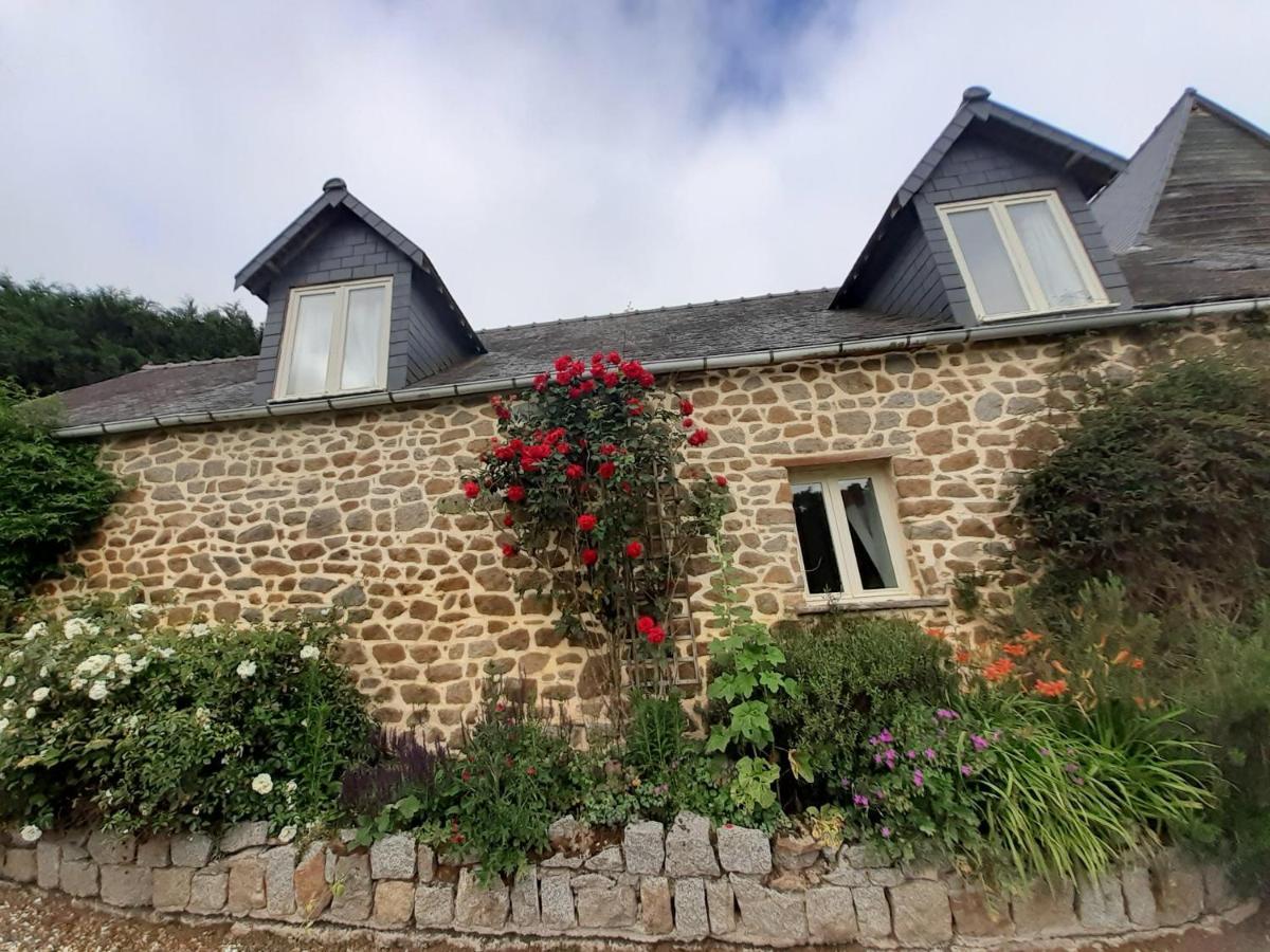Les Touches Bed & Breakfast Saint-Georges-de-Reintembault Екстериор снимка