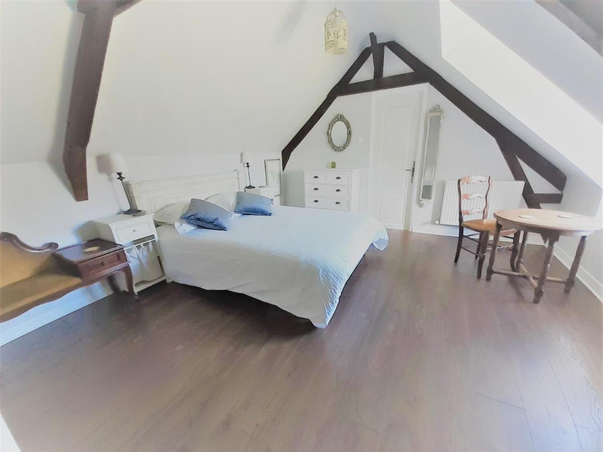 Les Touches Bed & Breakfast Saint-Georges-de-Reintembault Екстериор снимка