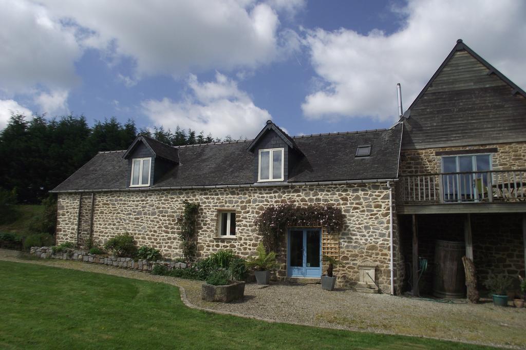 Les Touches Bed & Breakfast Saint-Georges-de-Reintembault Екстериор снимка
